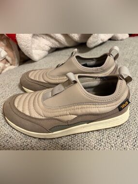 Teva Slip On ReEmber Vistaverse Shoes Women’s Size 7 Tan Outdoor Travel Comfort